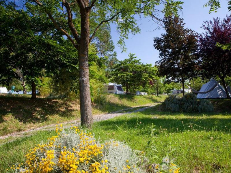 Domaine Les Chenes Blancs Hotel Saint-Saturnin-les-Apt Exterior photo