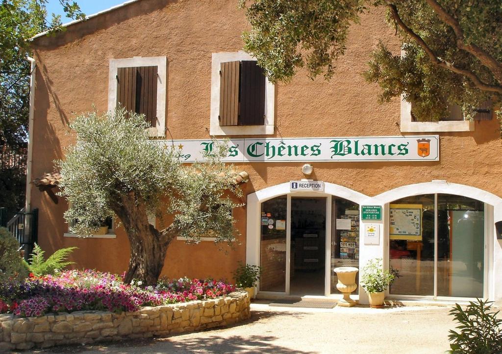 Domaine Les Chenes Blancs Hotel Saint-Saturnin-les-Apt Exterior photo